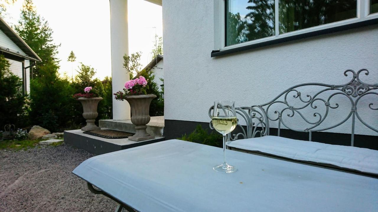 Villa Jokivarsi Bed & Breakfast Vantaa Exterior photo